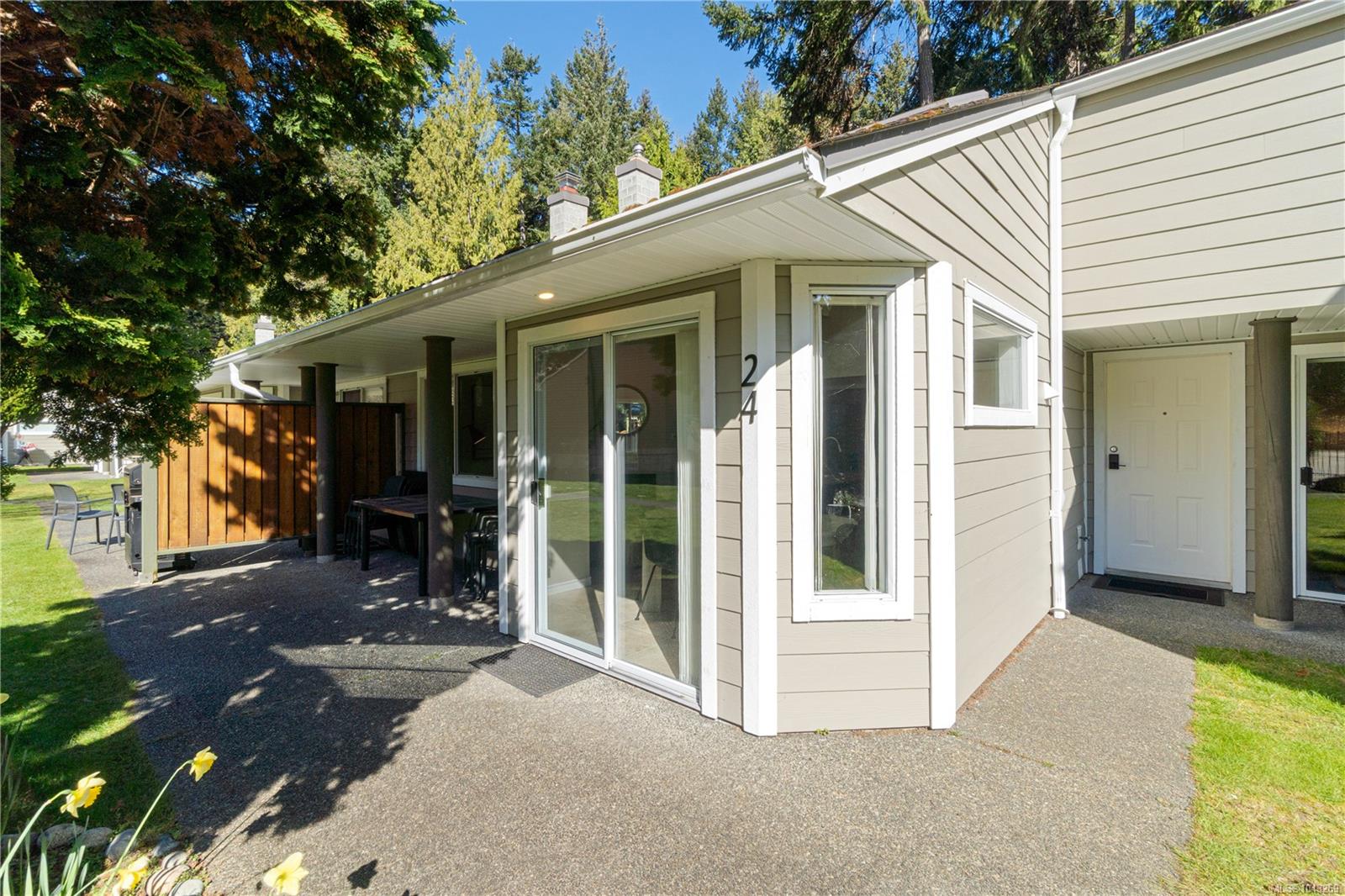 1135 Resort Dr, Parksville