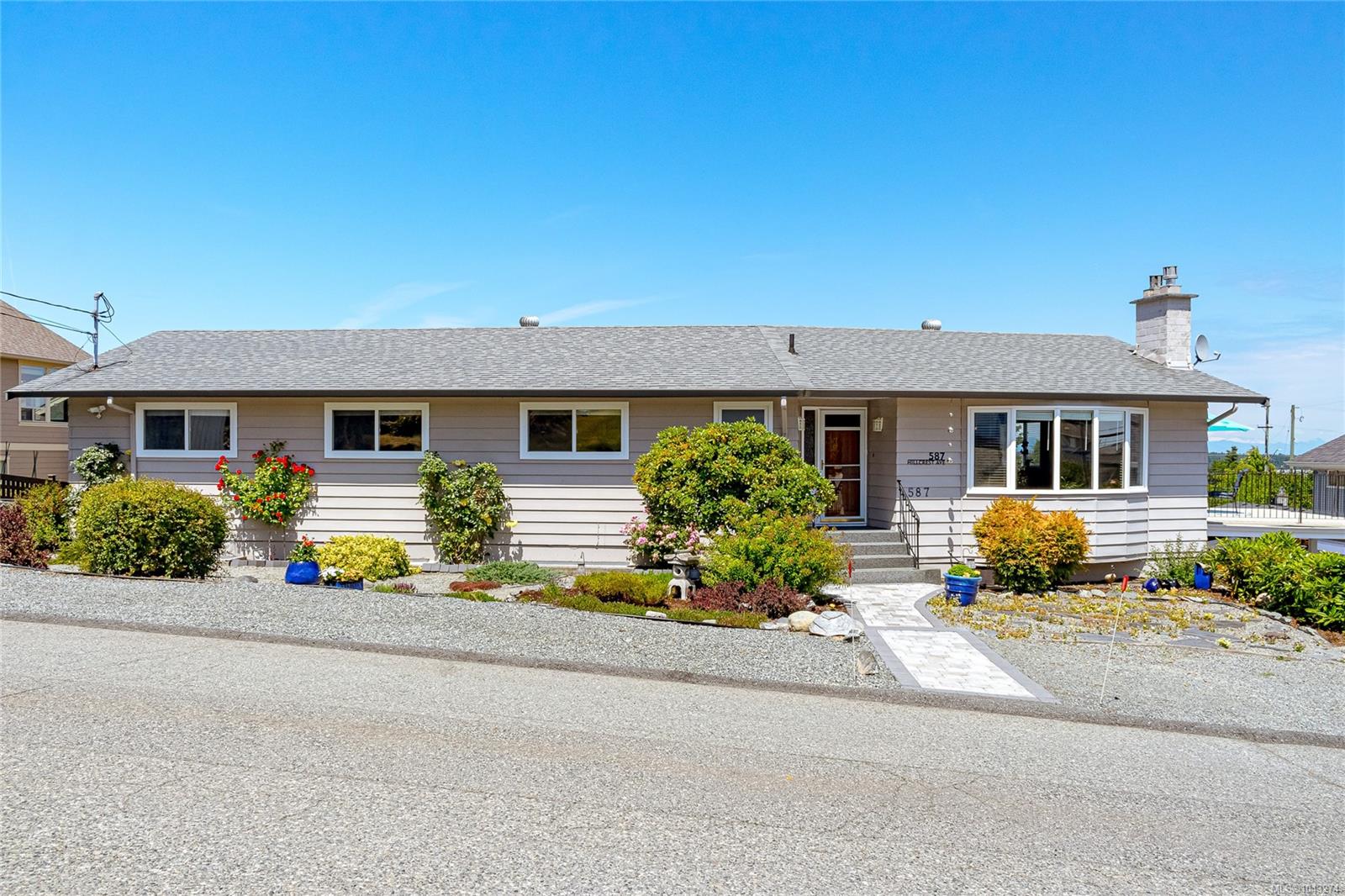 587 Hillcrest Ave, Ladysmith