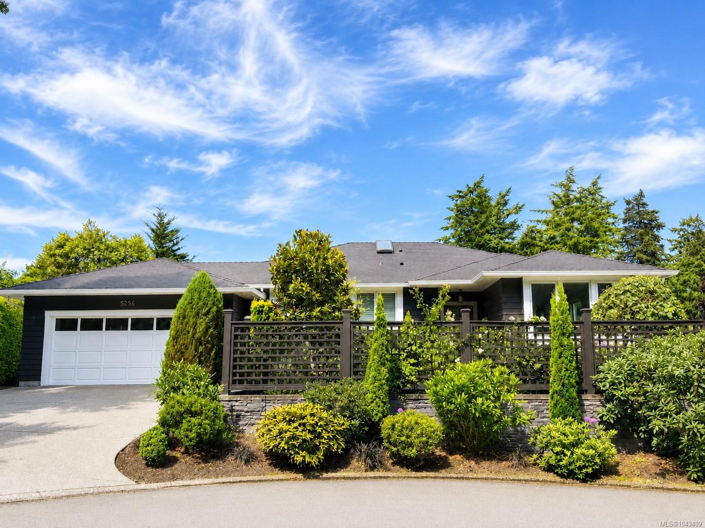 5256 Del Monte Ave, Saanich