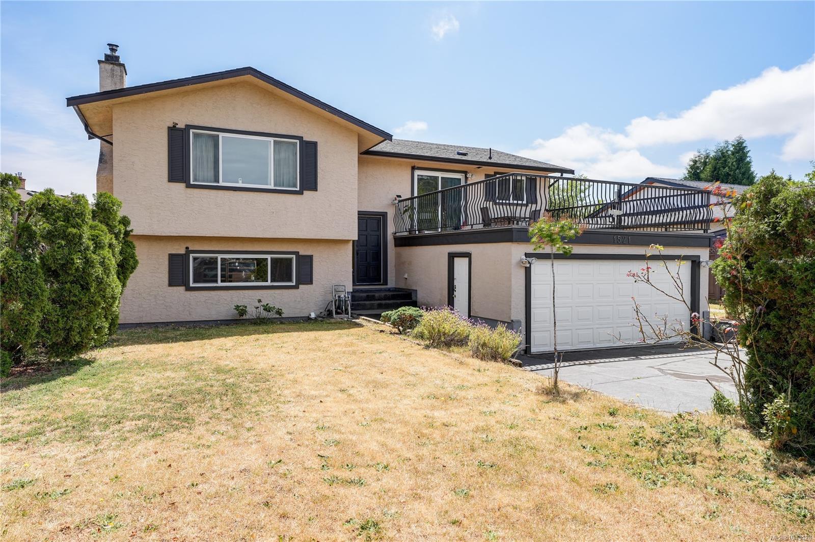 1521 San Juan Ave, Saanich