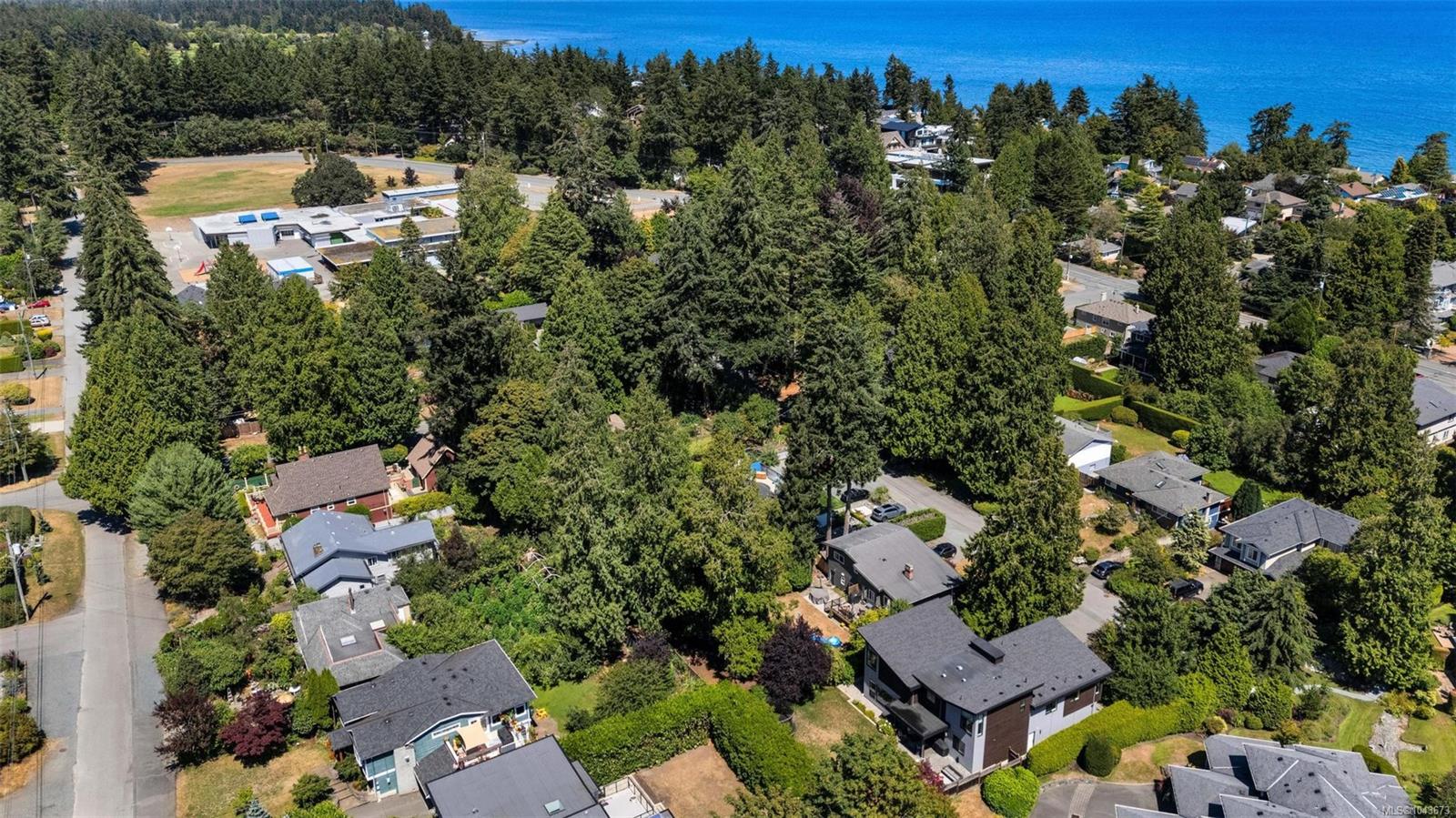 5186 Sapphire Rd, Saanich