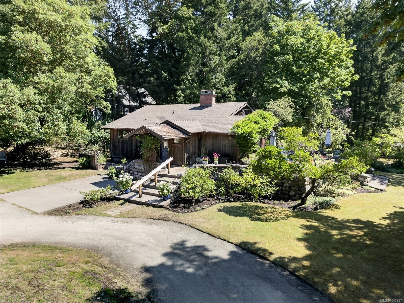 1390 Laurel Rd, North Saanich