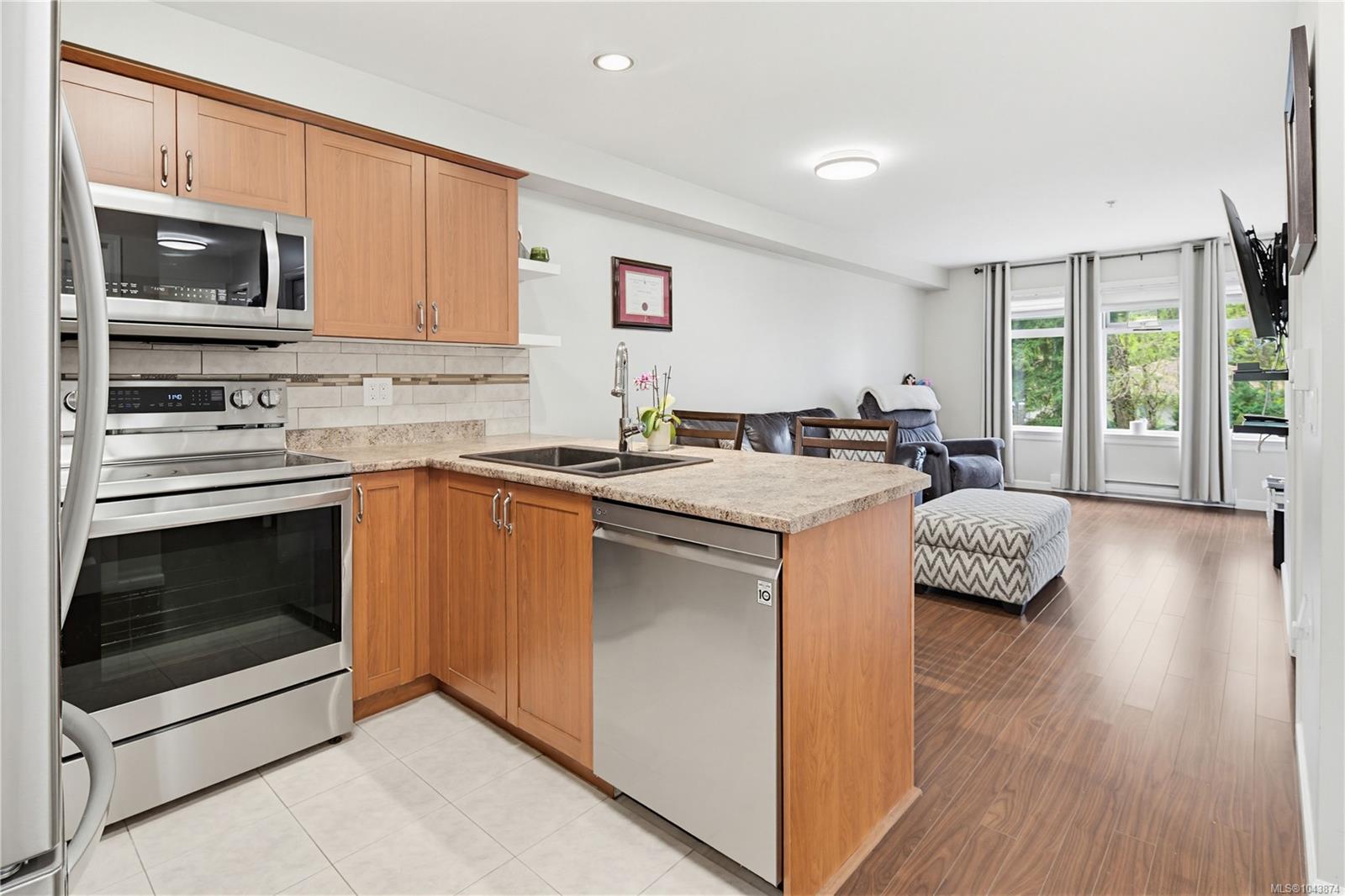 Unit 205, 663 Goldstream Ave, Langford
