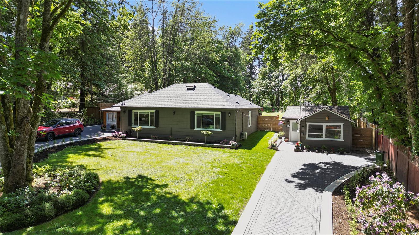 5470 Alderley Rd, Saanich