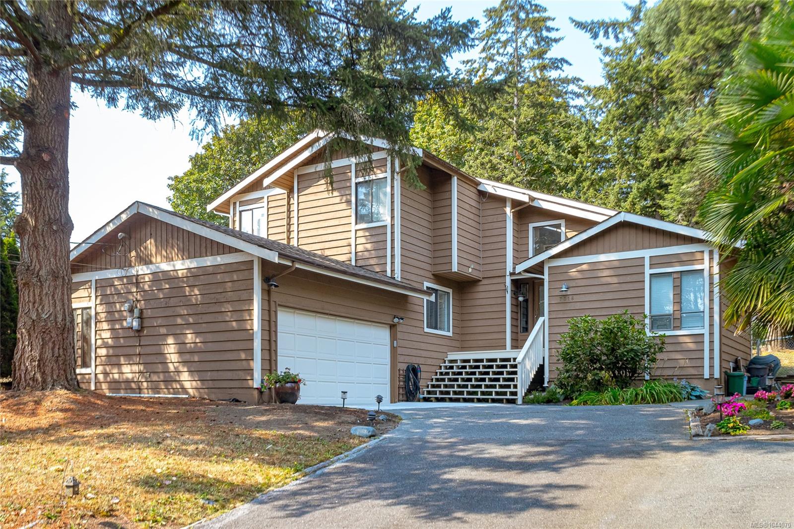 7318 Veyaness Rd, Central Saanich