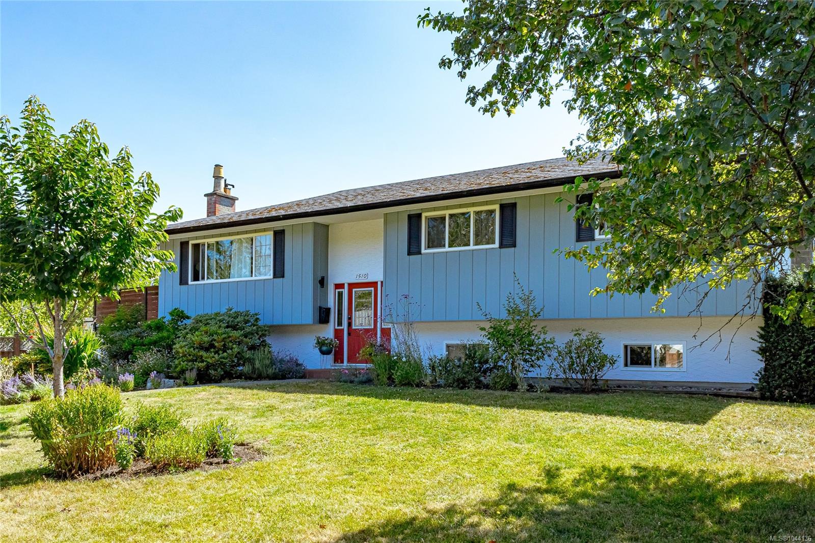 1510 Edgemont Rd, Saanich