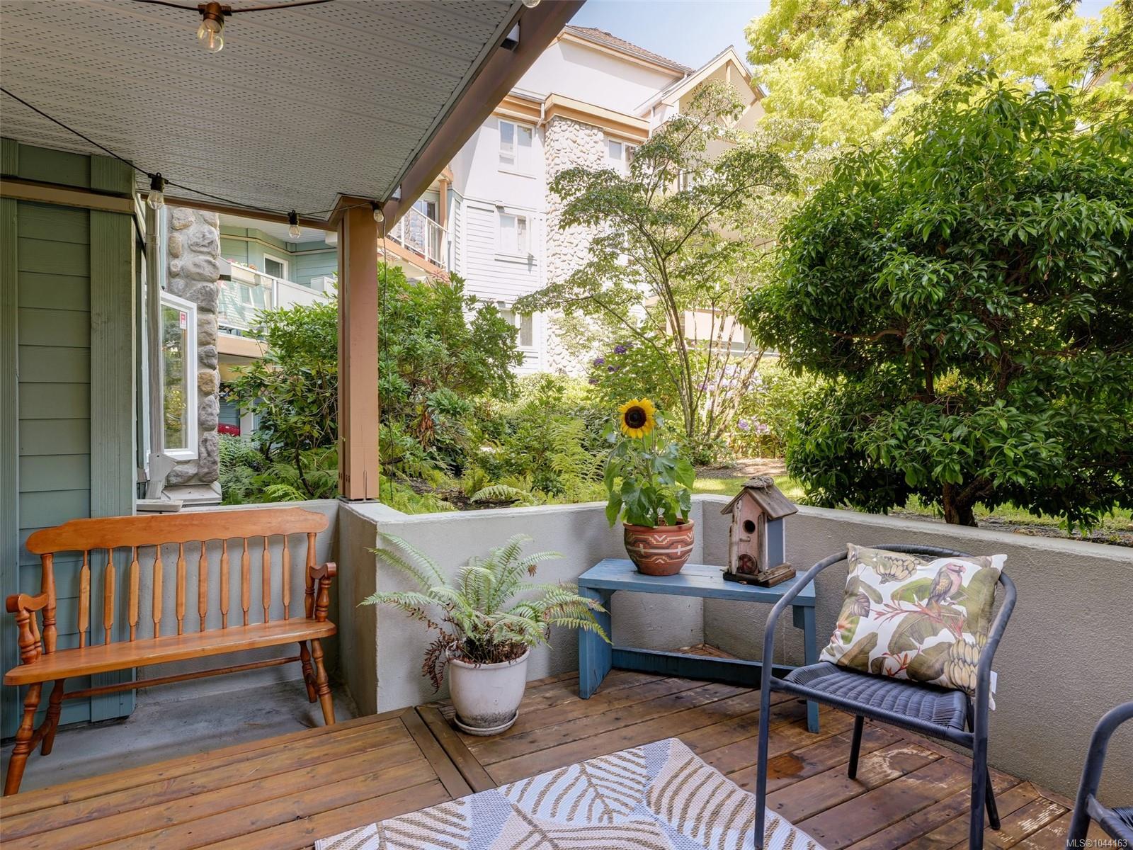 Unit 110, 494 Marsett Pl, Saanich
