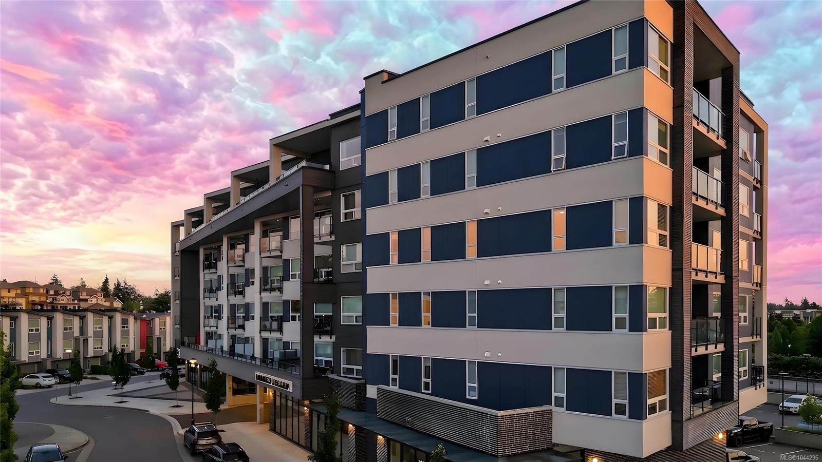 Unit 301, 947 Whirlaway Cres, Langford