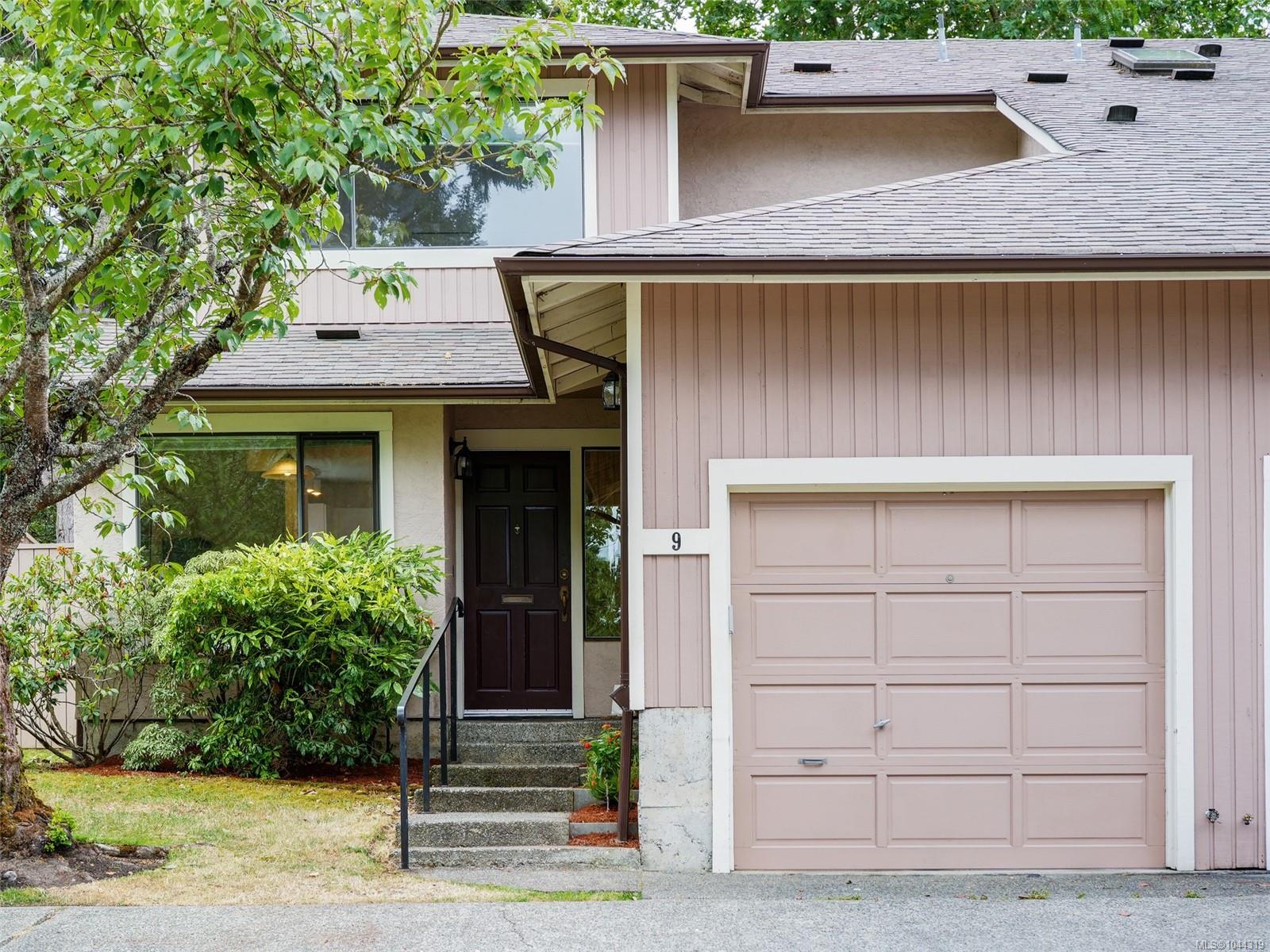 Unit 9, 1309 McKenzie Ave, Saanich