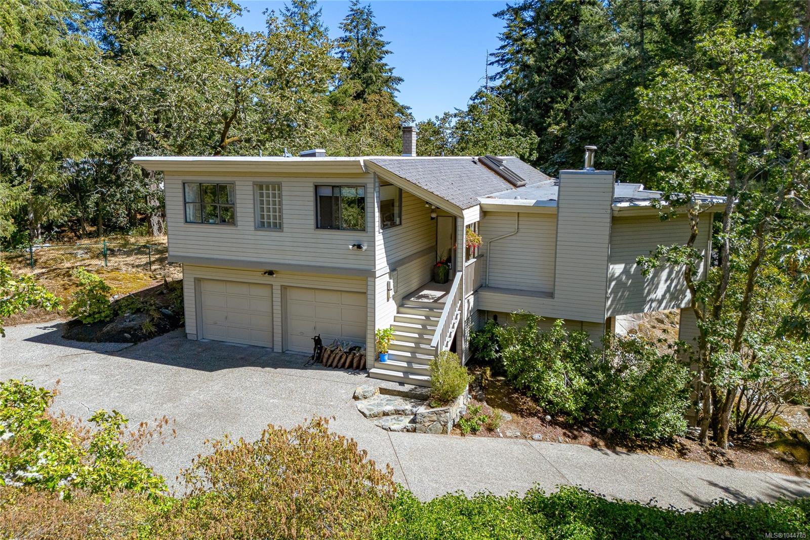 4468 Autumnwood Lane, Saanich