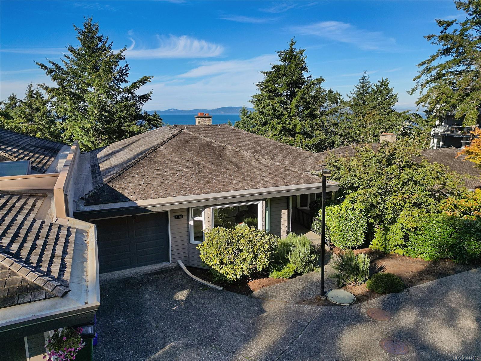 Unit 109, 2829 Arbutus Rd, Saanich