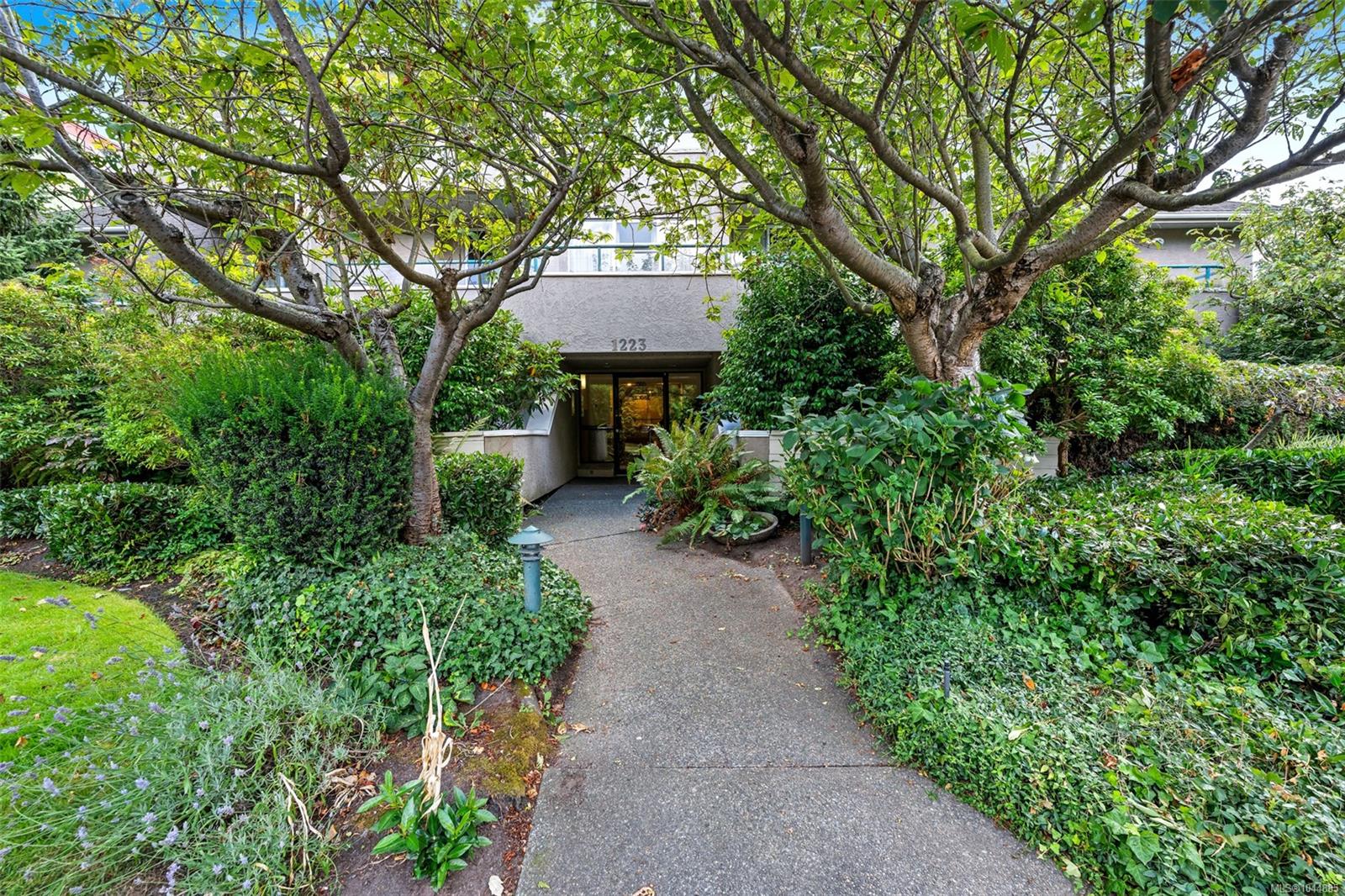 Unit 102, 1223 Johnson St, Victoria