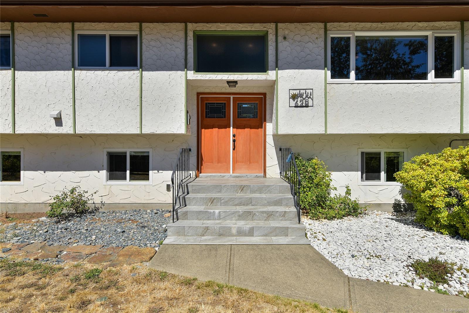 628 Mount View Ave, Colwood