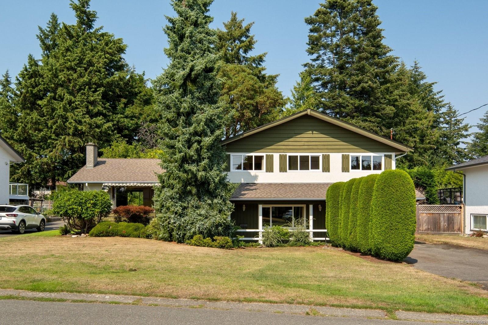 2045 San Rafael Cres, Saanich