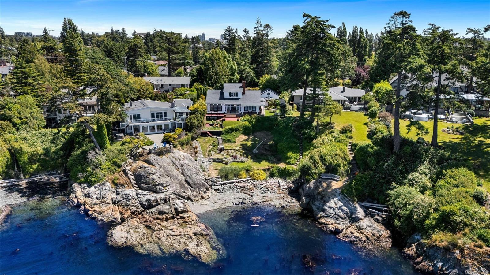 330 Plaskett Pl, Esquimalt