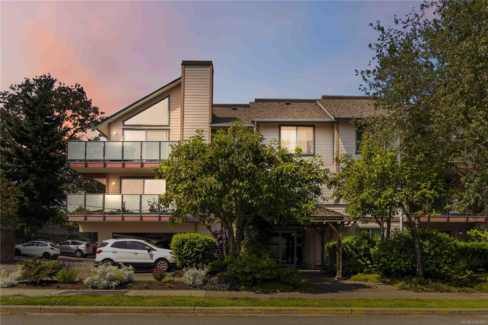 Unit 309, 3724 Harriet Rd, Saanich