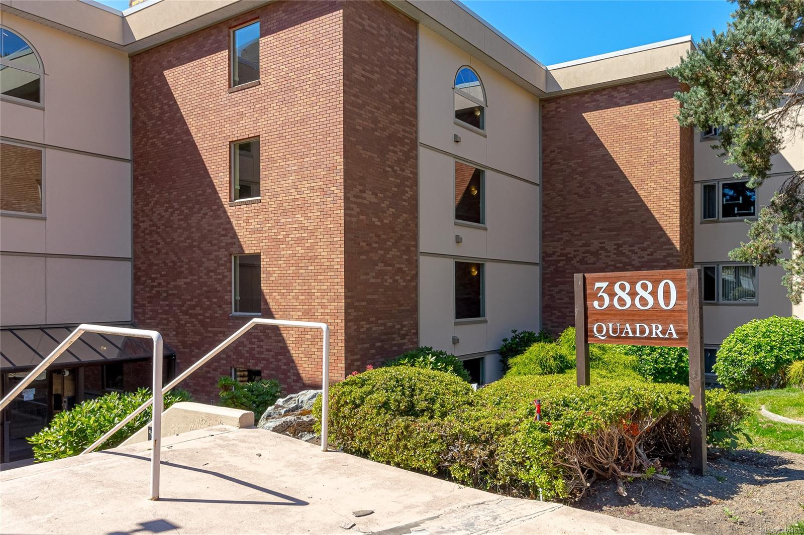 Unit 208, 3880 Quadra St, Saanich