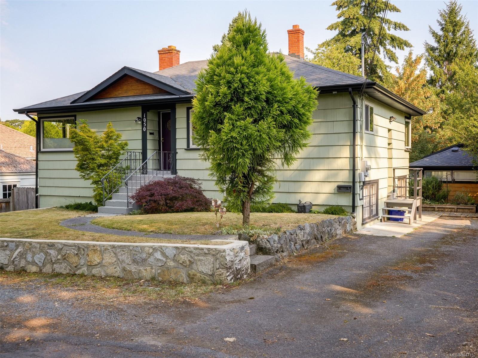 1050 Leslie Dr, Saanich