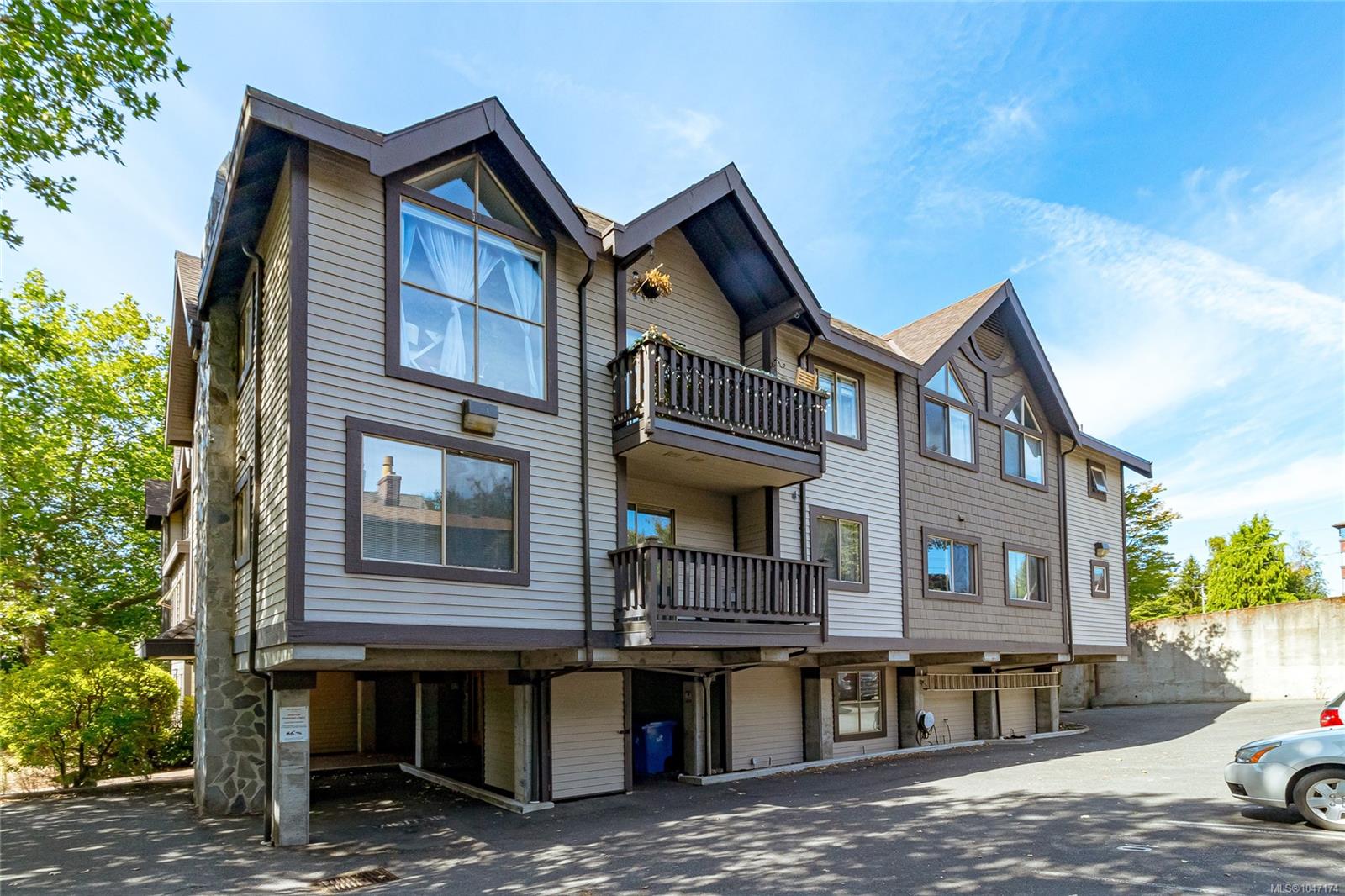 Unit 302, 108 Gorge Rd, Saanich