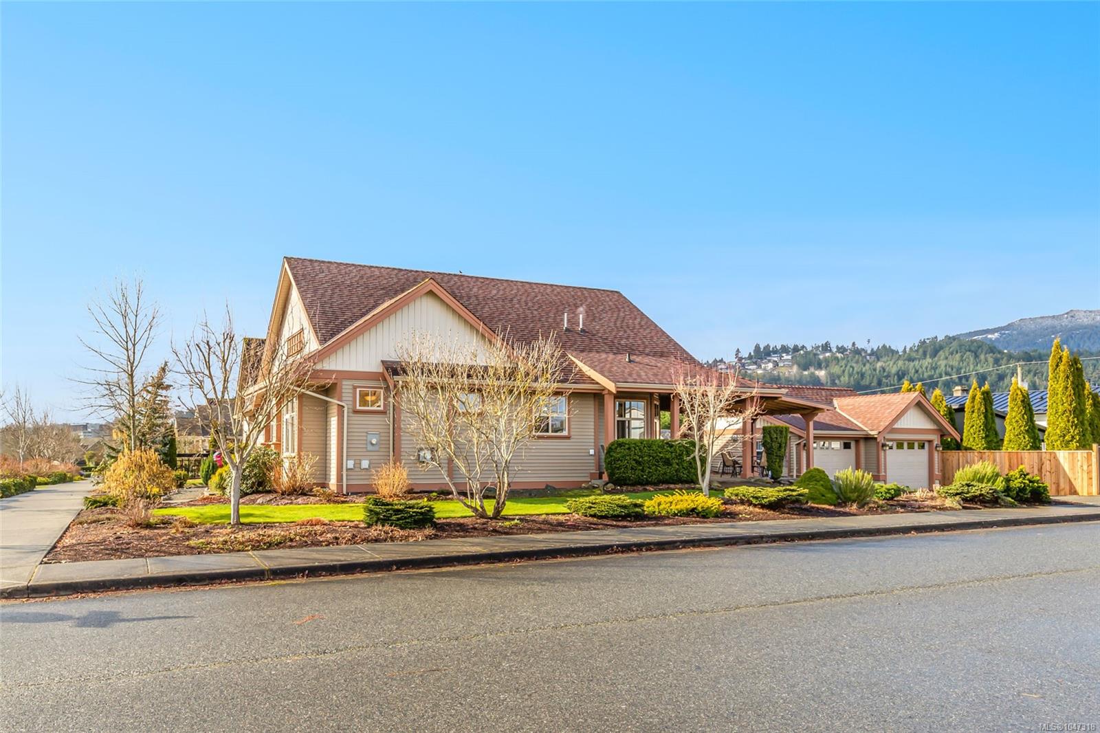 421 Poets Trail Dr, Nanaimo