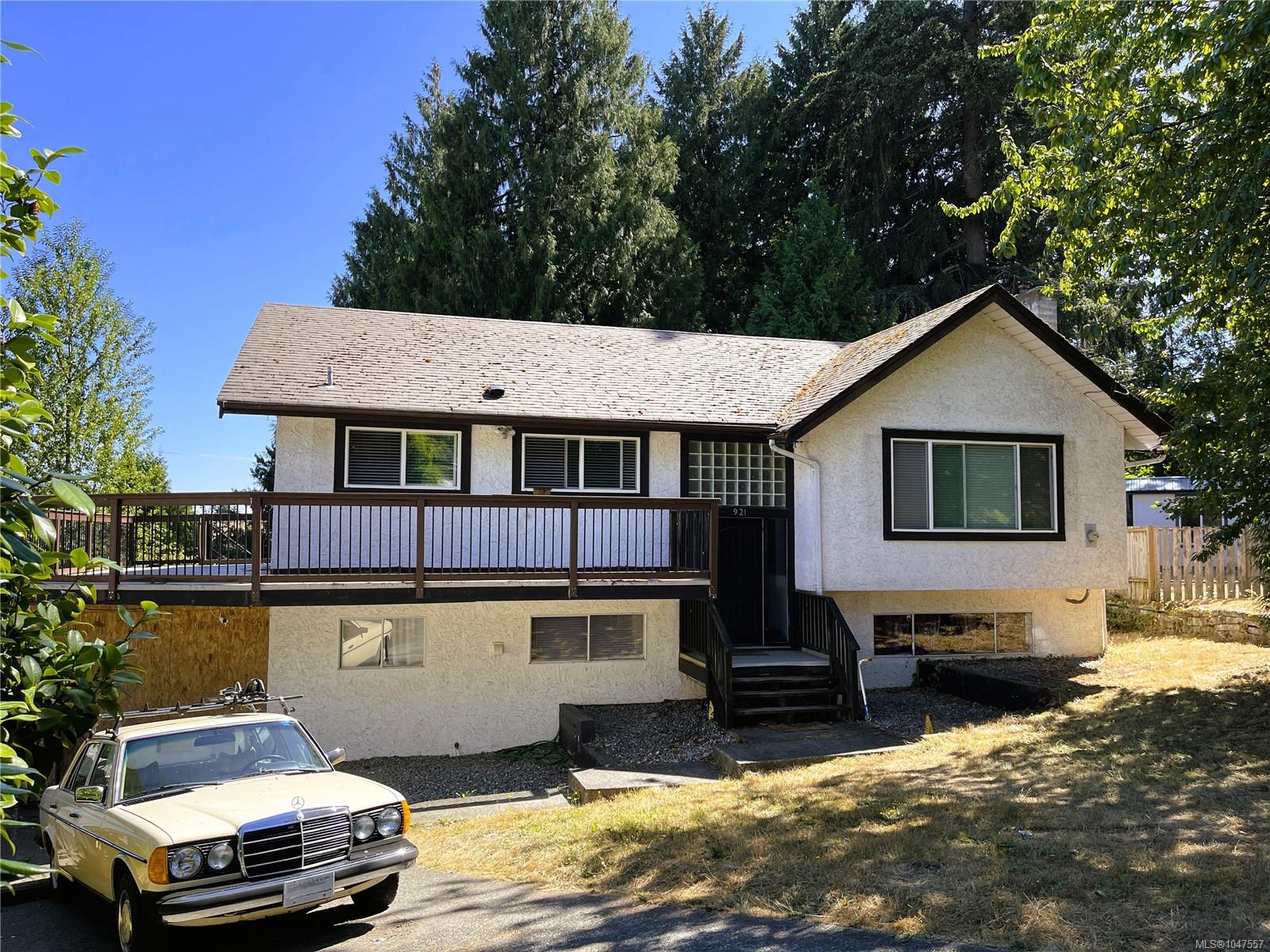 921 Coburn Pl, Ladysmith