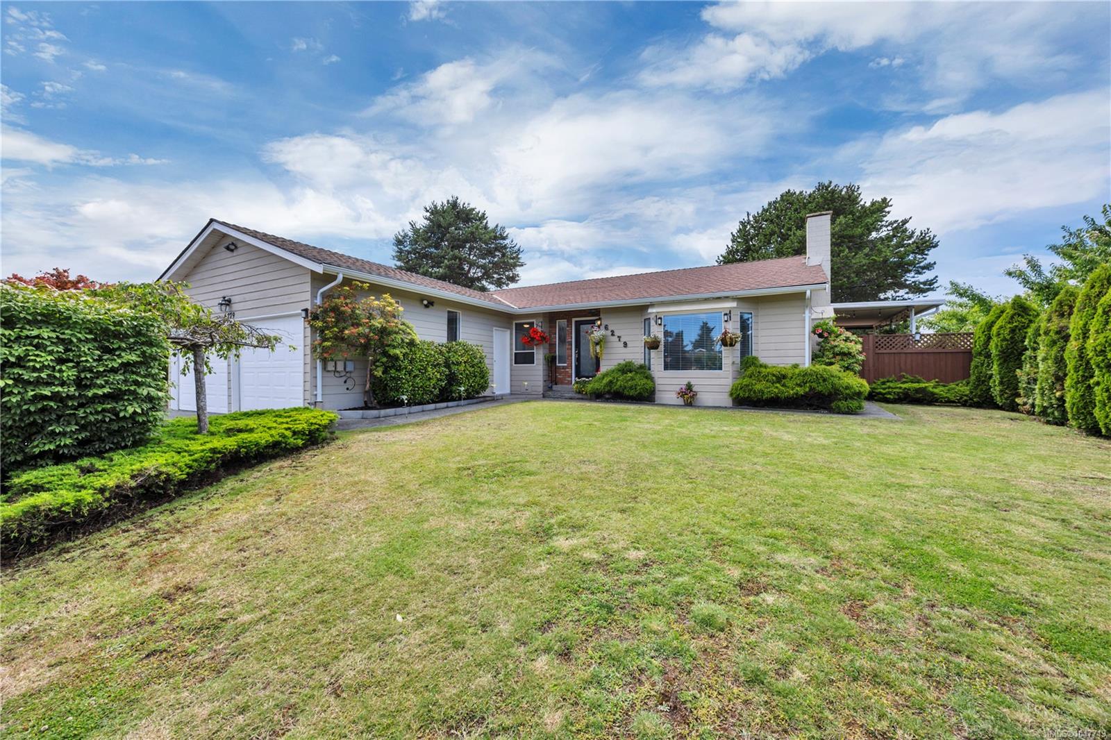 6279 Blueback Rd, Nanaimo