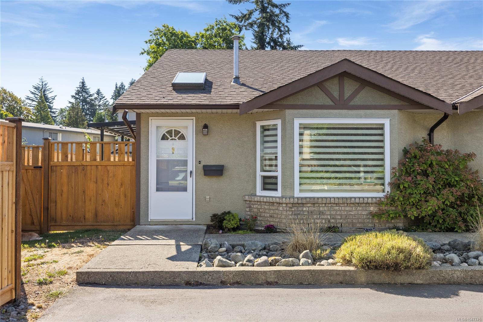 Unit 9, 1623 Caspers Way, Nanaimo