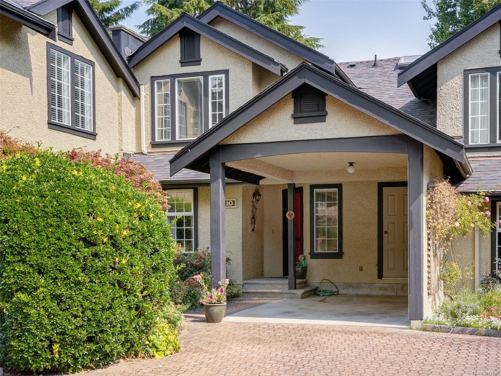 Unit 10, 2566 Penrhyn St, Saanich