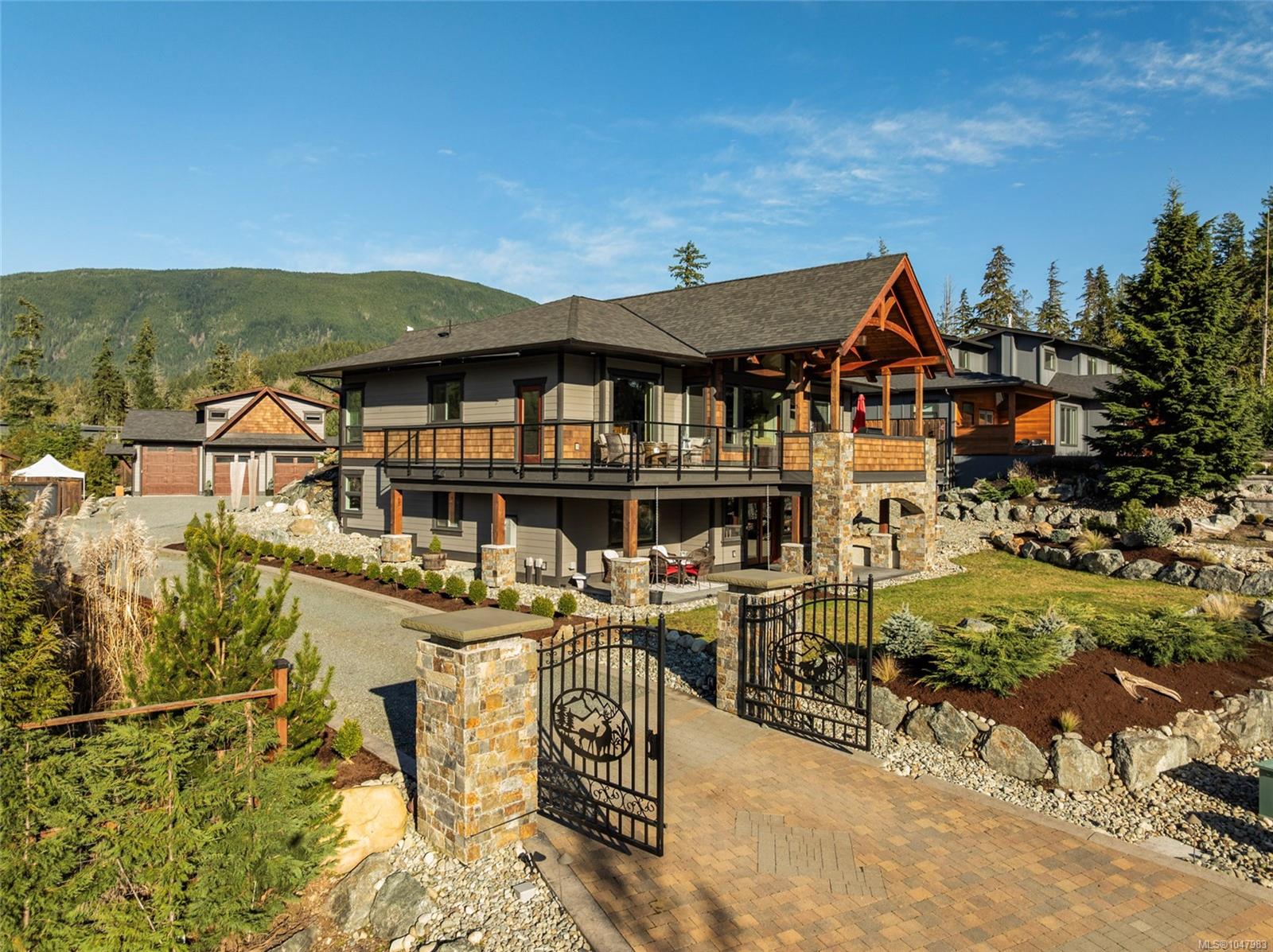7343 Lakefront Pl, Lake Cowichan