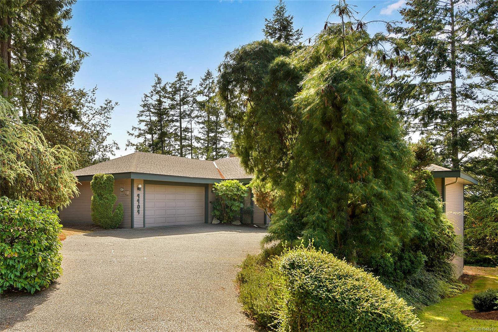 4404 Meadowood Pl, Saanich