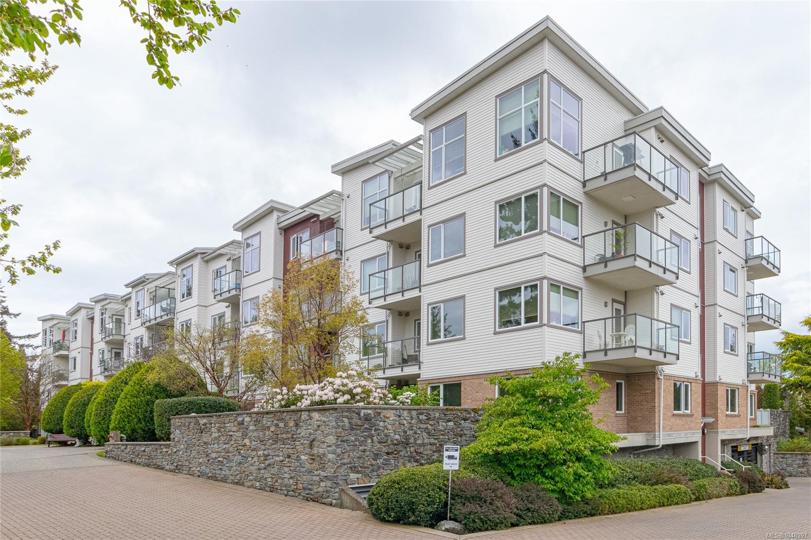 Unit 202, 4394 West Saanich Rd, Saanich