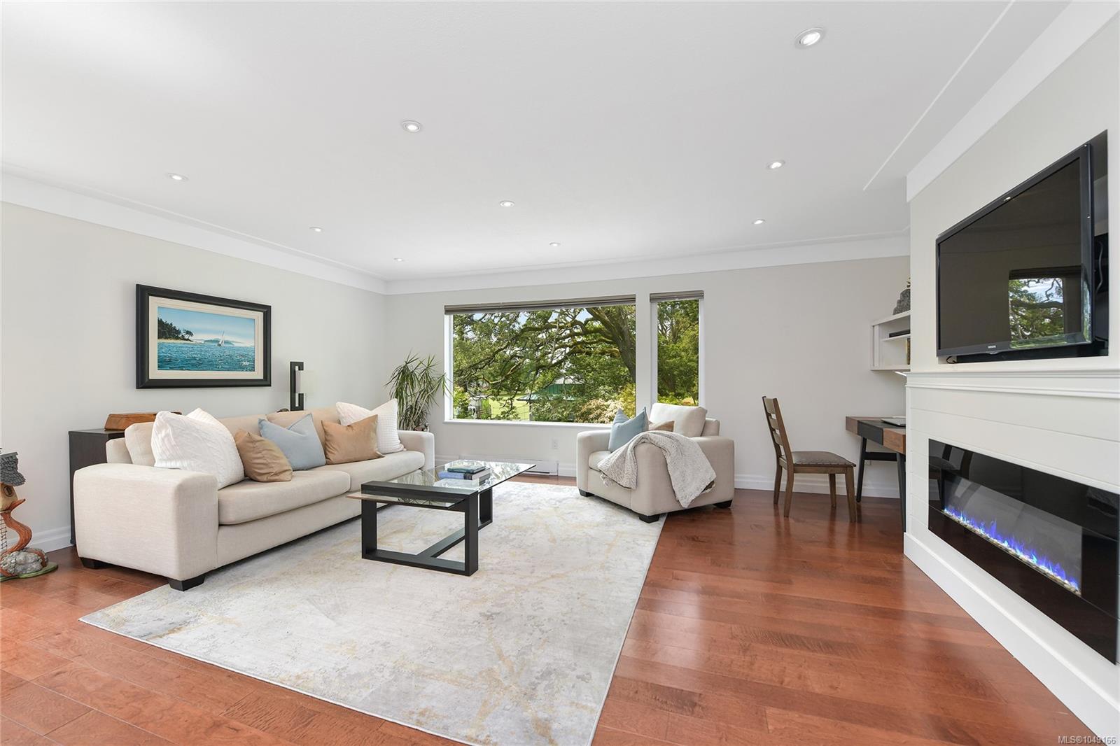 Unit 10, 3008 Quadra St, Victoria