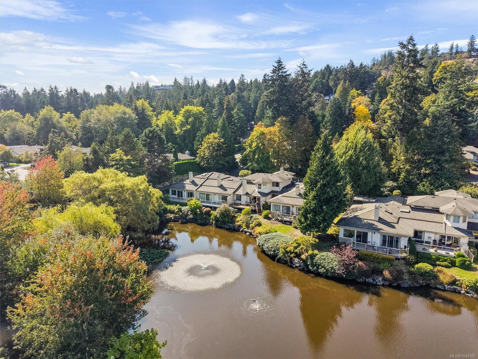 Unit 3, 4701 Lochside Dr, Saanich