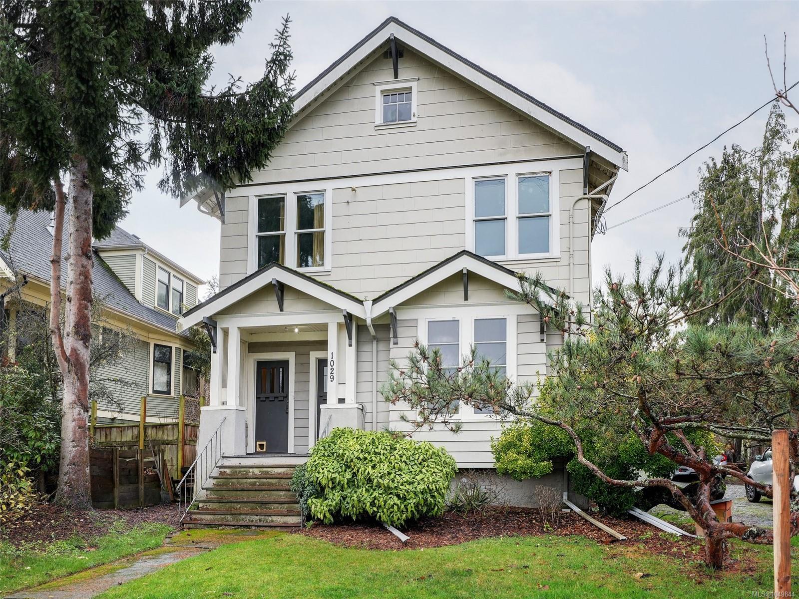 1029 Queens Ave, Victoria