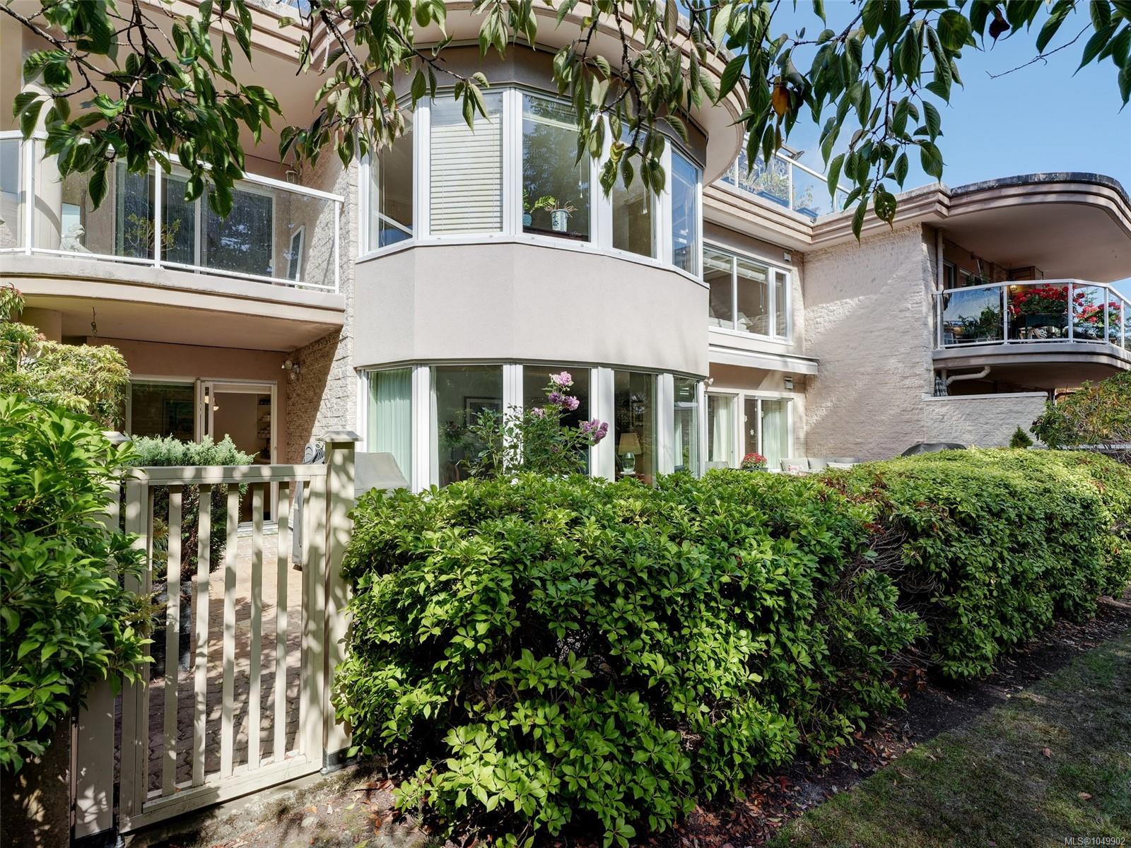 Unit 3105, 2829 Arbutus Rd, Saanich
