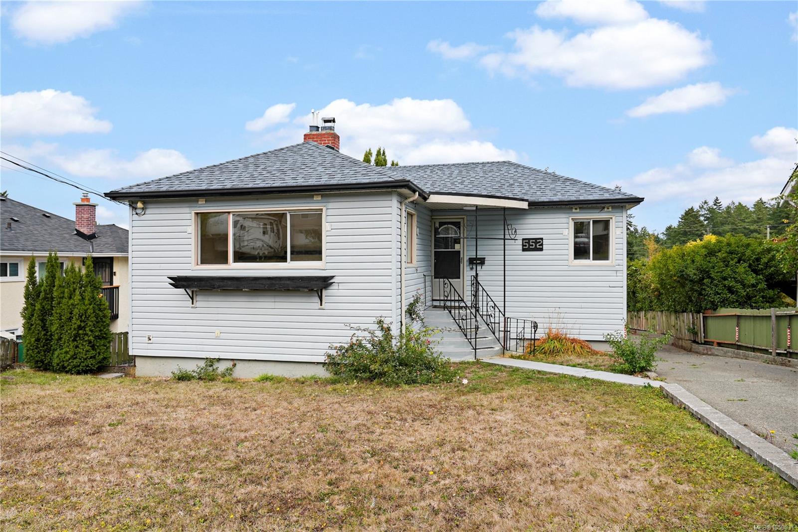 552 Davida Ave, Saanich
