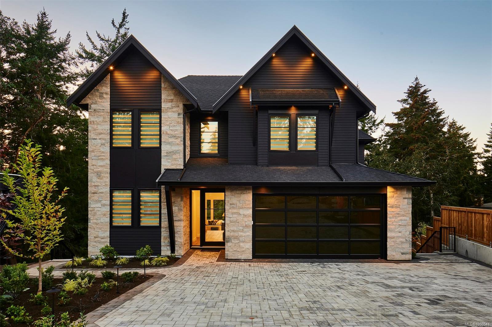 3912 Woodlands Pl, Saanich