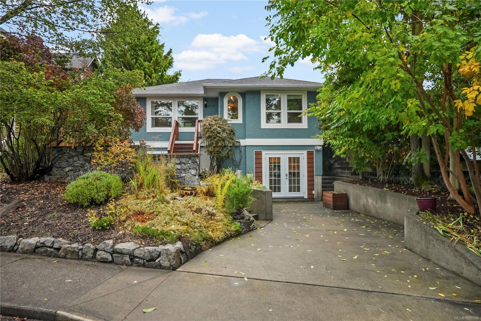 2539 Cedar Hill Rd, Victoria
