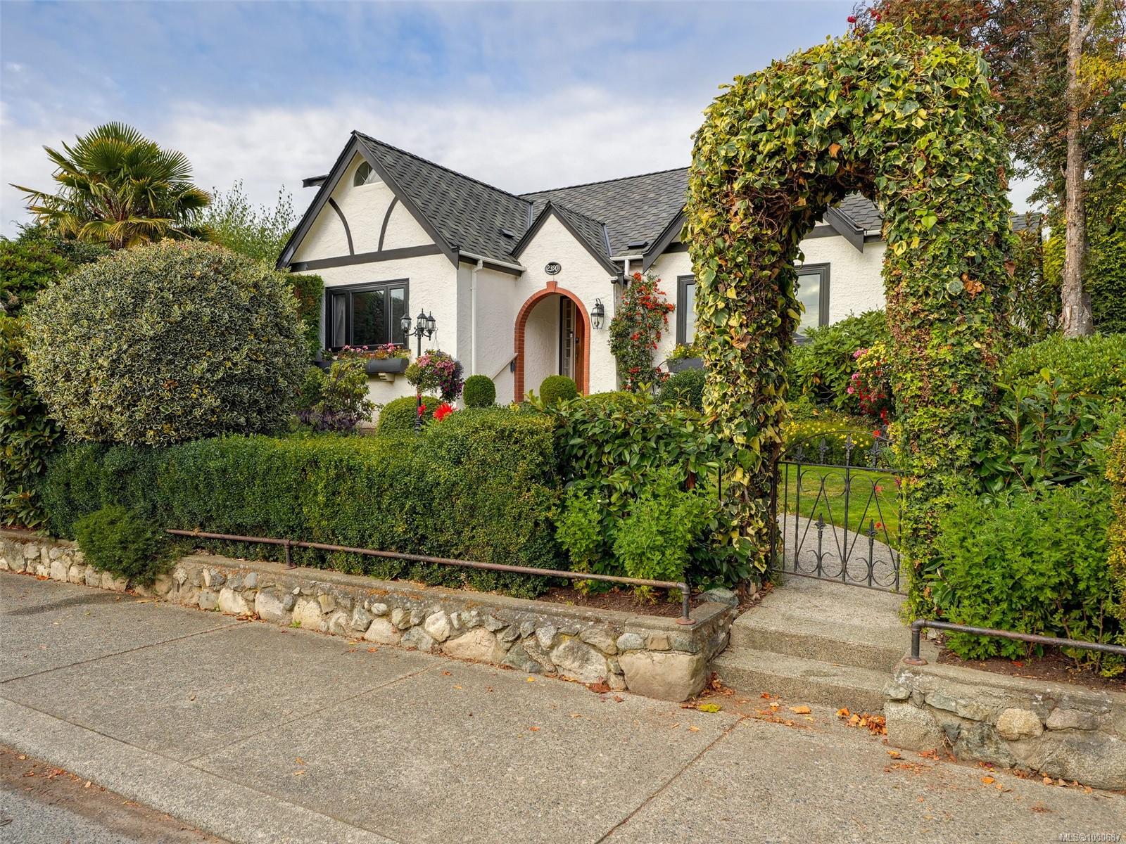 2390 Musgrave St, Oak Bay