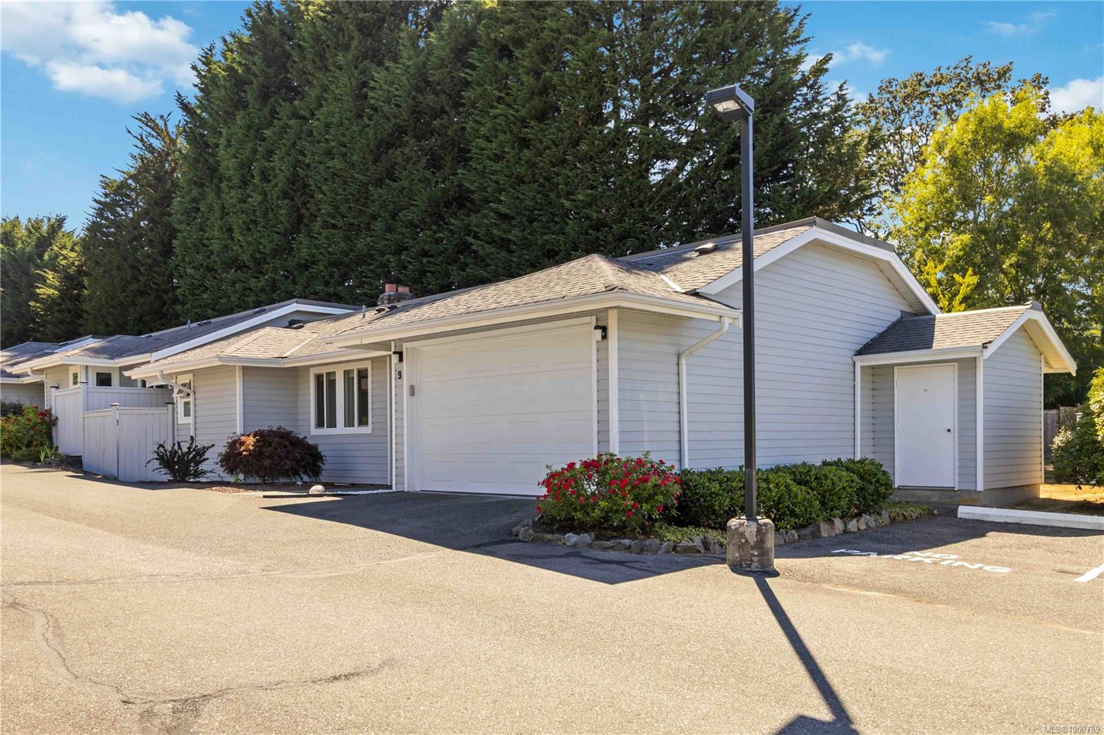 Unit 9, 3966 Cedar Hill Cross Rd, Saanich
