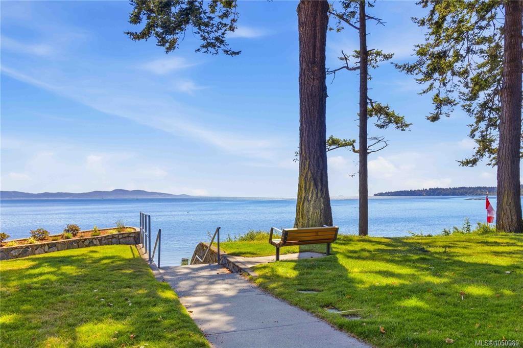 Unit 301, 990 Doumac Ave, Saanich
