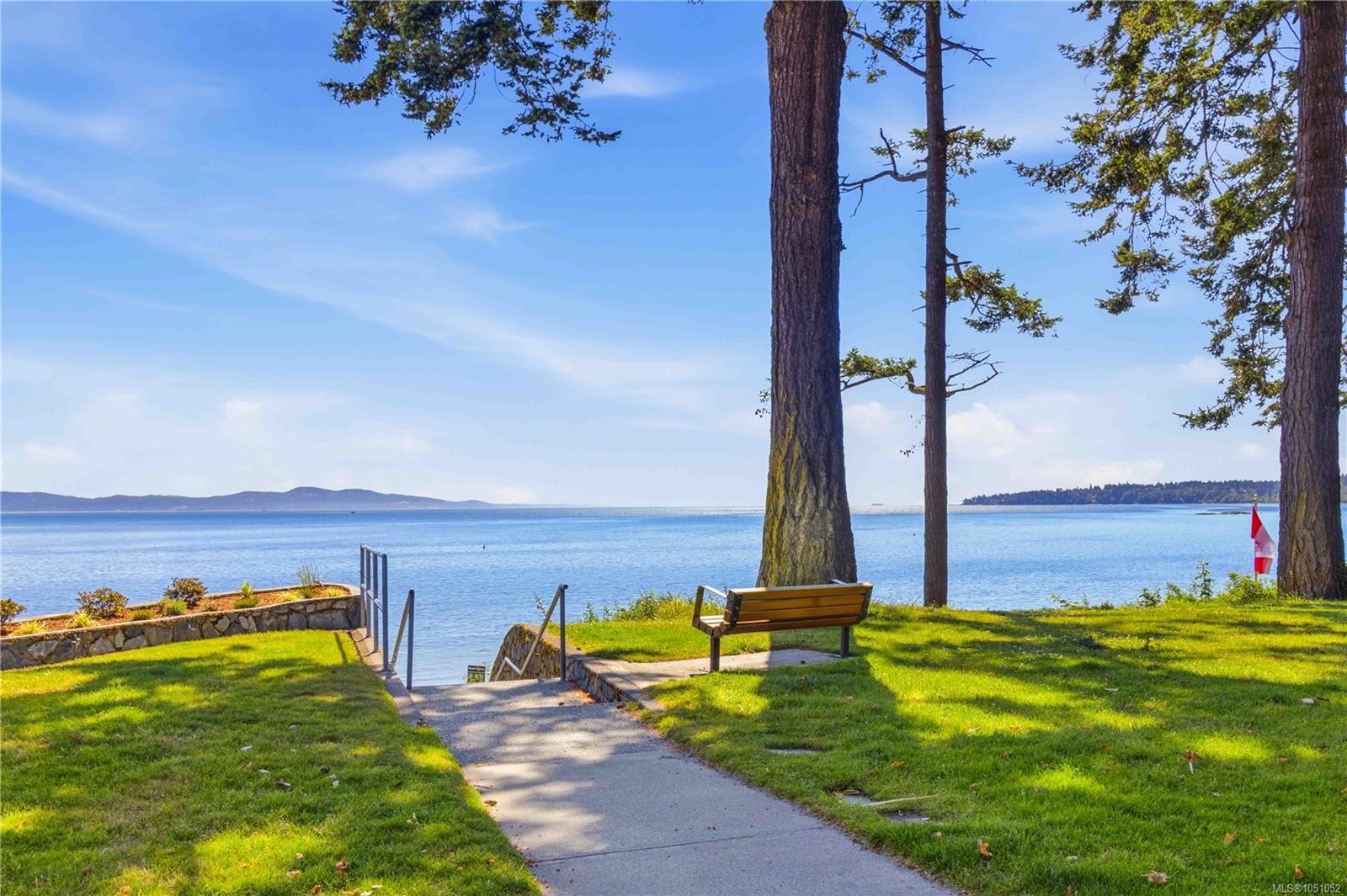 Unit 306, 990 Doumac Ave, Saanich