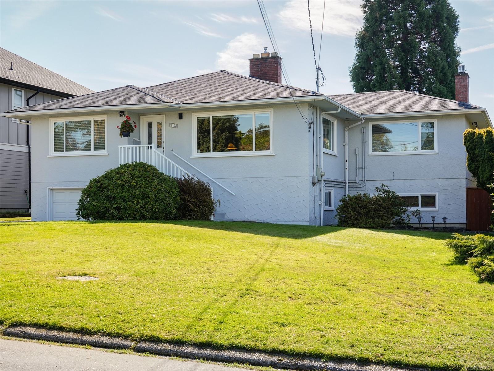 1715 Cedar Ave, Saanich