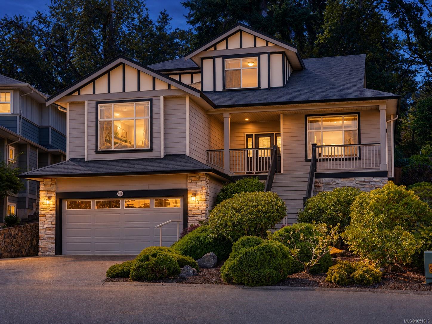 809 Rogers Way, Saanich