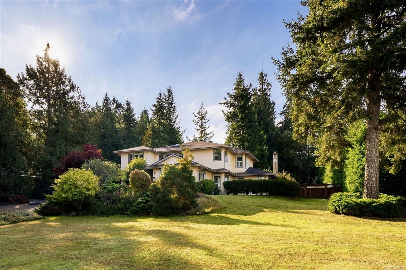 11466 Sumac Dr, North Saanich