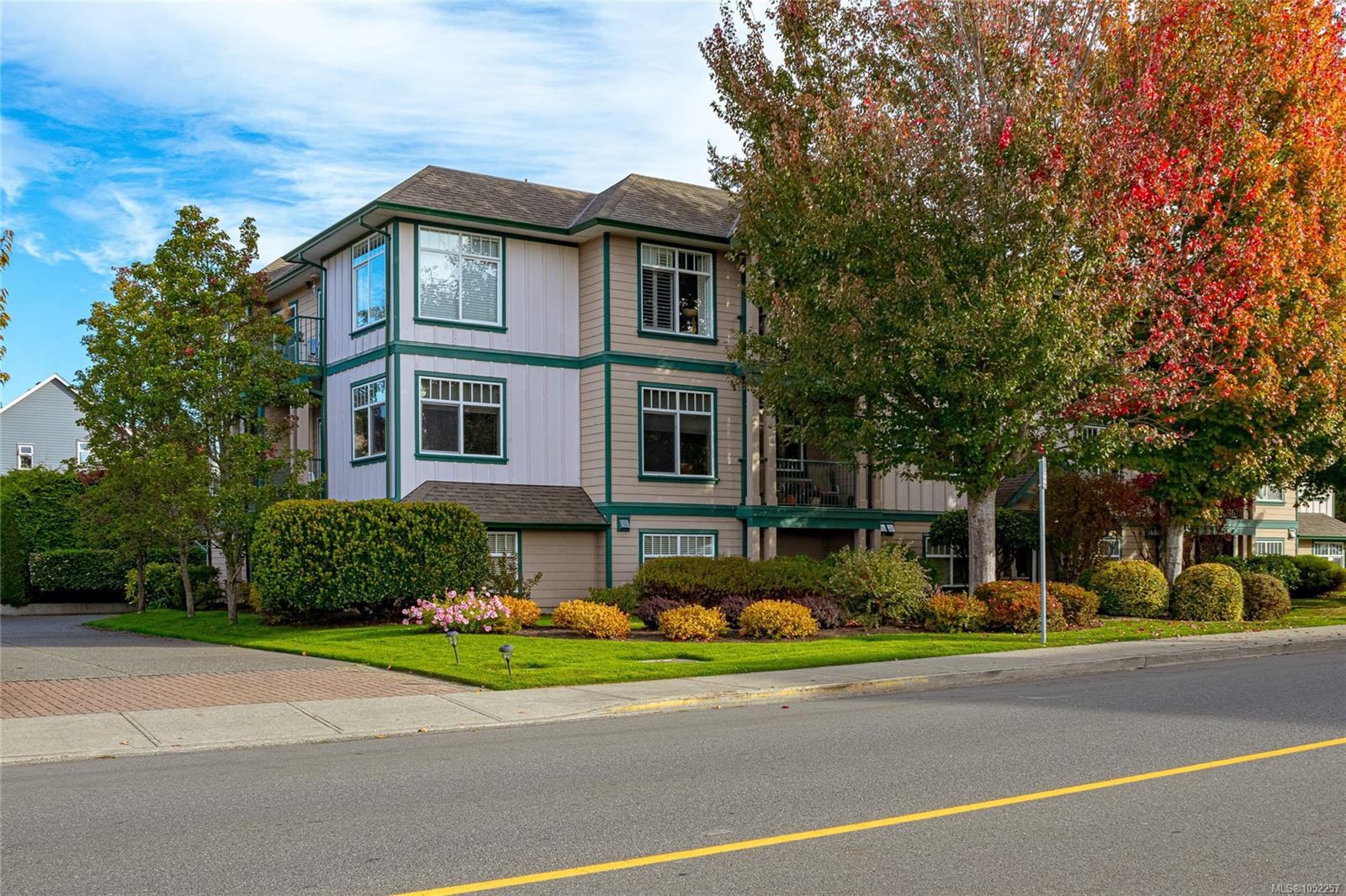 Unit 102, 2318 James White Blvd, Sidney