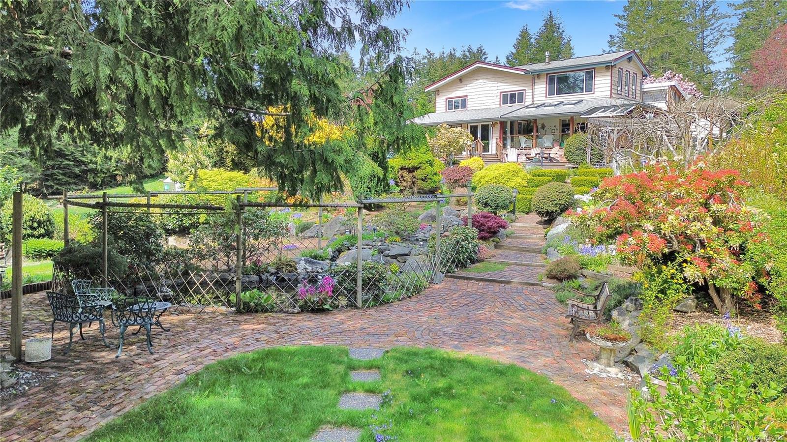 697 Crestwood Rd, Gabriola Island