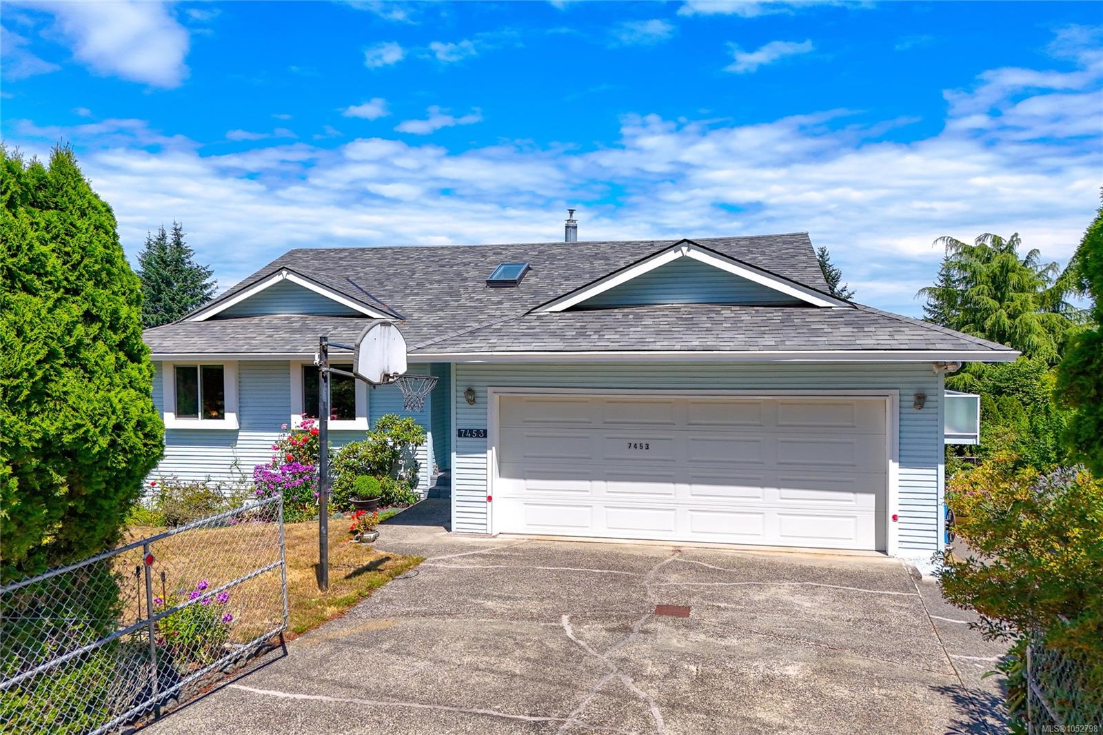 7453 Veyaness Rd, Central Saanich