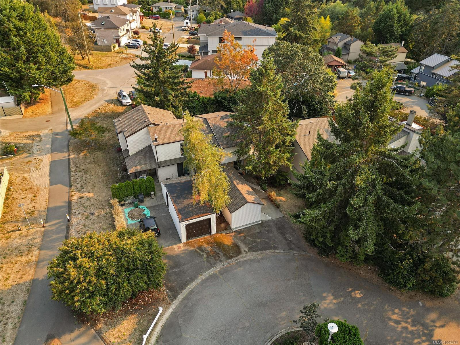 4039 Daffodil Pl, Saanich