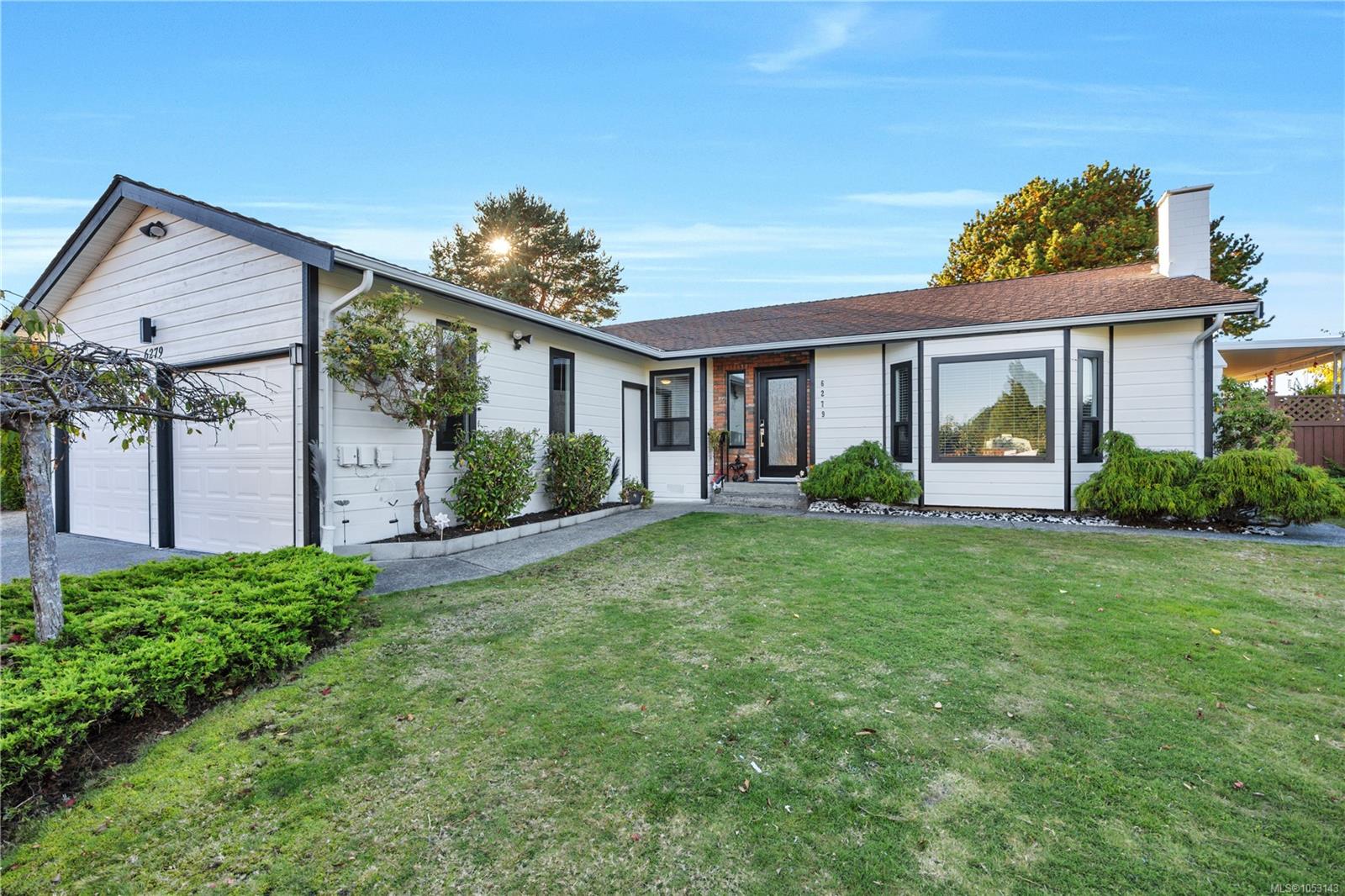 6279 Blueback Rd, Nanaimo